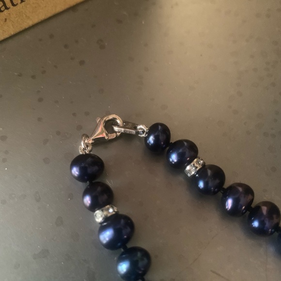 The Danbury Mint, NEW NEVER WORN, exquisite Cultured BLACK PEARL necklace. - Picture 4 of 10